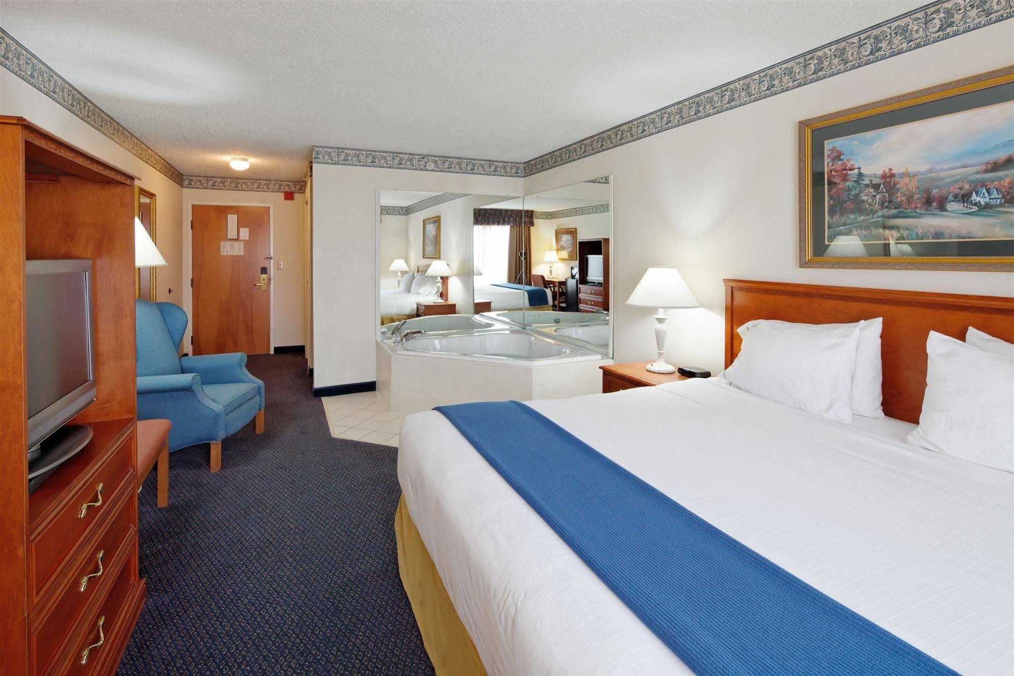 Holiday Inn Express Hotel & Suites Lancaster Habitación foto