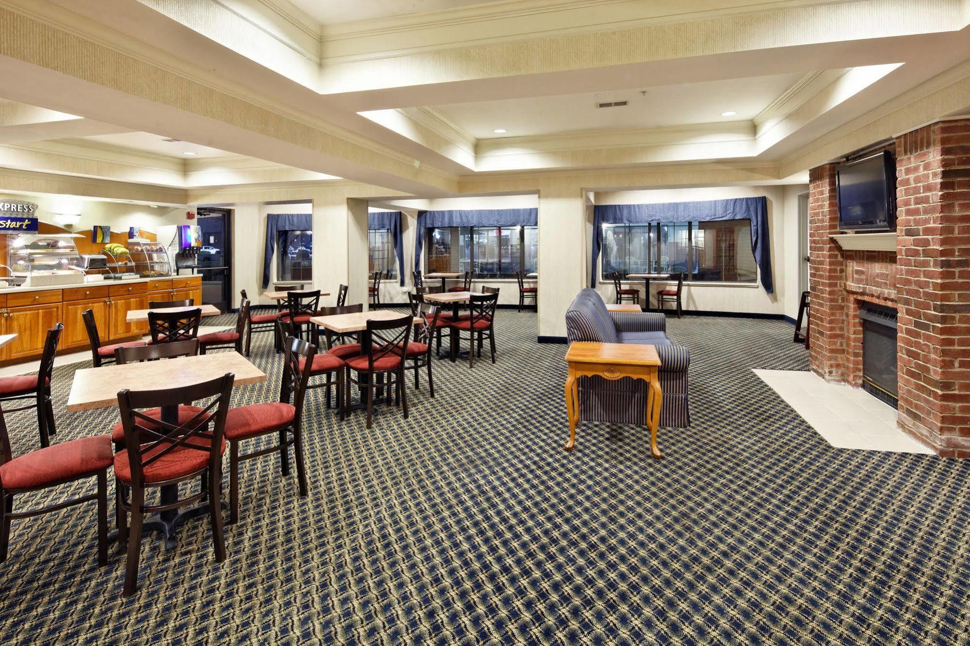 Holiday Inn Express Hotel & Suites Lancaster Restaurante foto